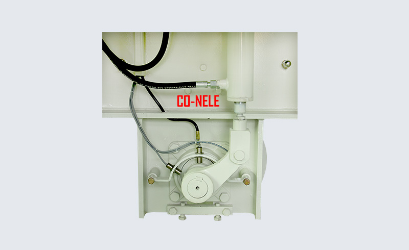 Horizontal shaft concrete mixer discharge door